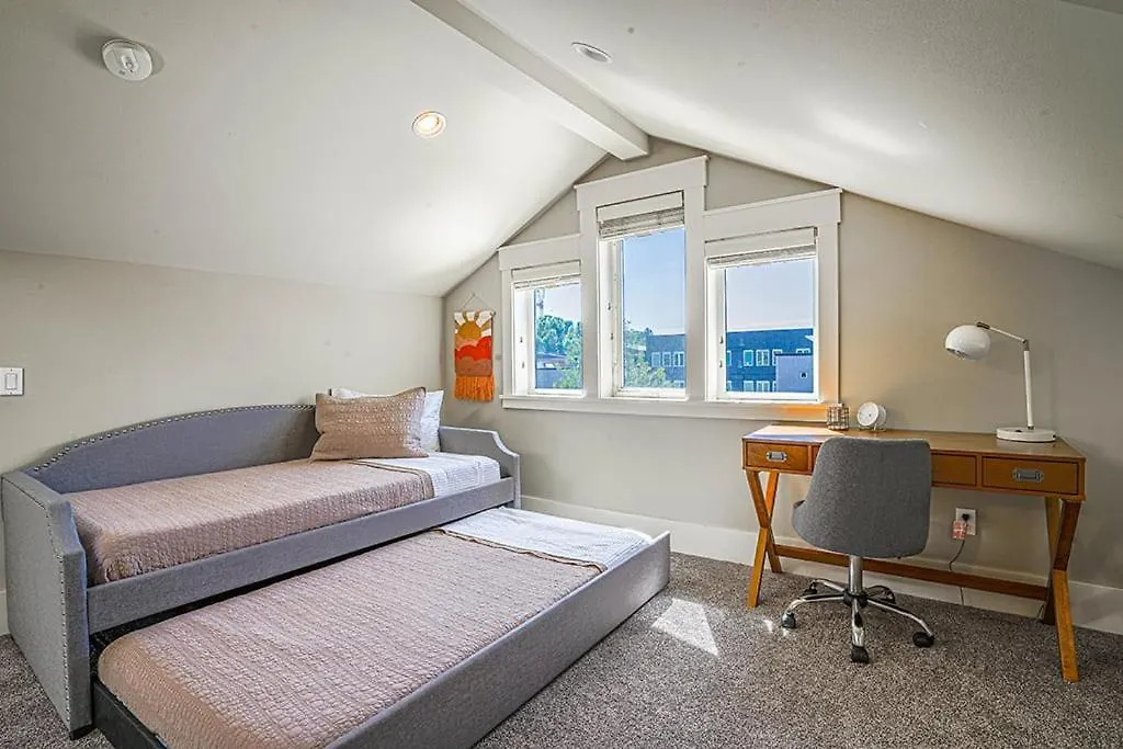 Holiday home Exquisite Central Townhome With Spacious Loft And Gourmet Kitchen Seattle United States