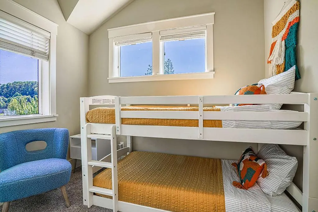 Holiday home Exquisite Central Townhome With Spacious Loft And Gourmet Kitchen Seattle