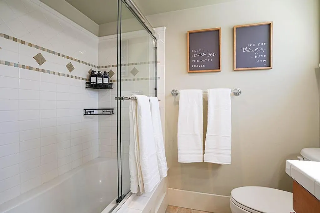Exquisite Central Townhome With Spacious Loft And Gourmet Kitchen Seattle 0*,  United States