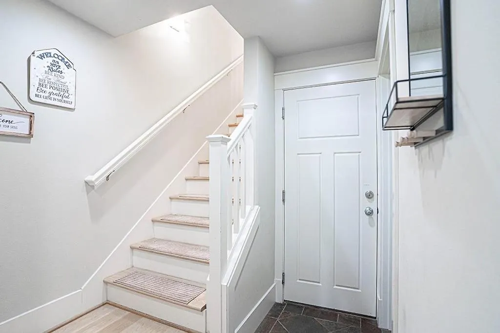 Exquisite Central Townhome With Spacious Loft And Gourmet Kitchen Seattle 0*,  United States